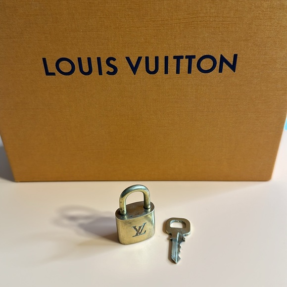 Louis Vuitton Accessories - Louis Vuitton 1 Lock & 1 Key #320 ✨Authentic✨ Matching Set